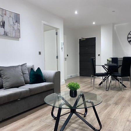 Roomotel - Broadoaks Apartments ソリフル エクステリア 写真