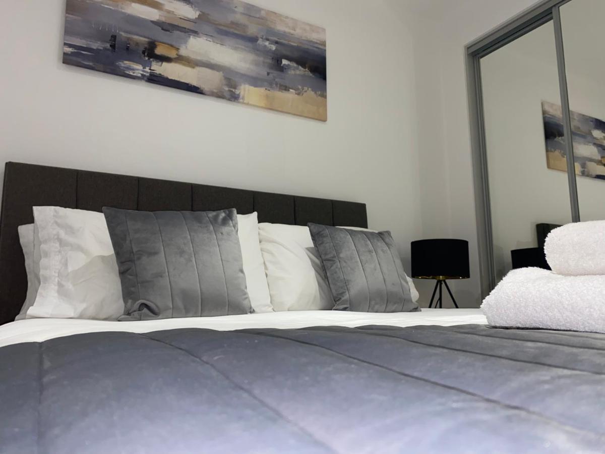 Roomotel - Broadoaks Apartments ソリフル エクステリア 写真