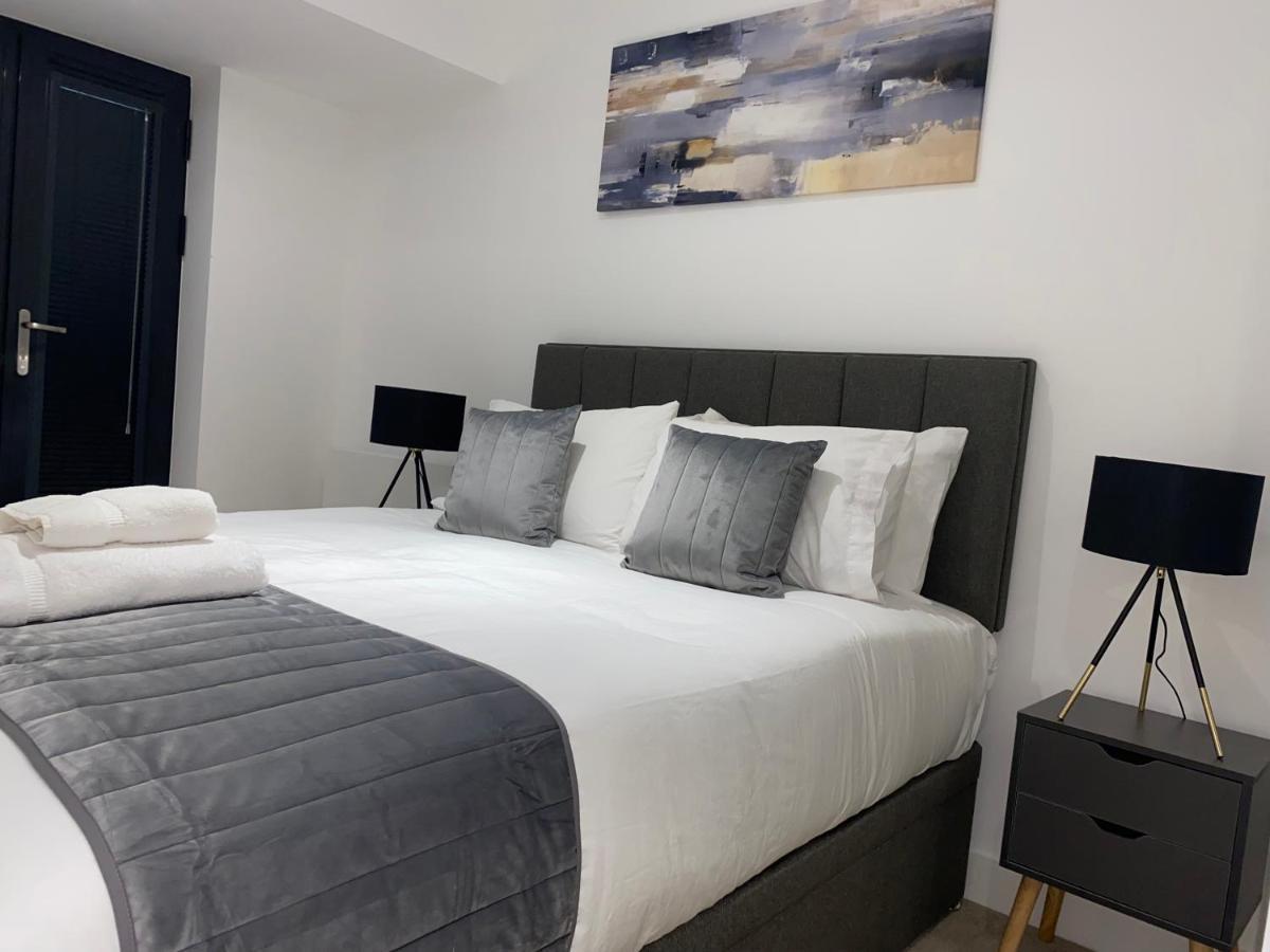 Roomotel - Broadoaks Apartments ソリフル エクステリア 写真