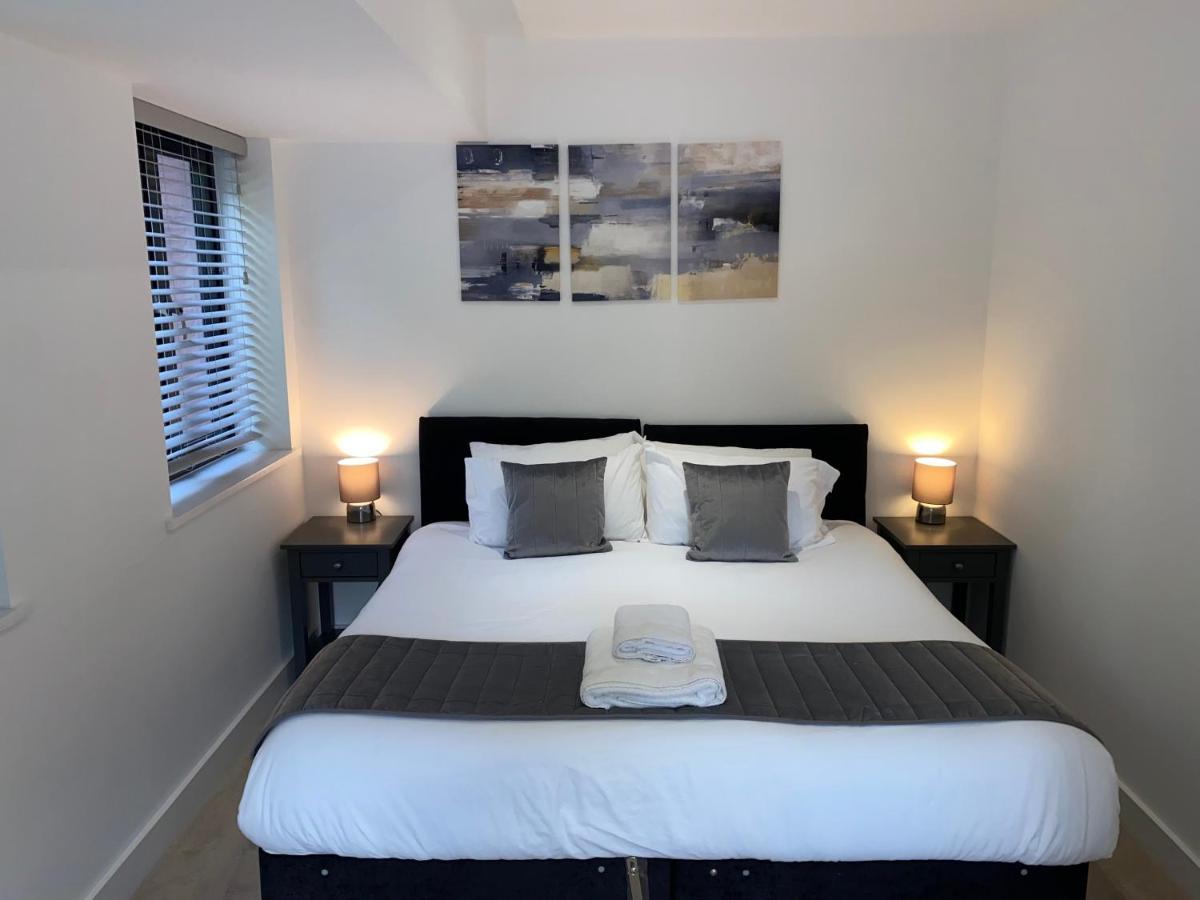 Roomotel - Broadoaks Apartments ソリフル エクステリア 写真