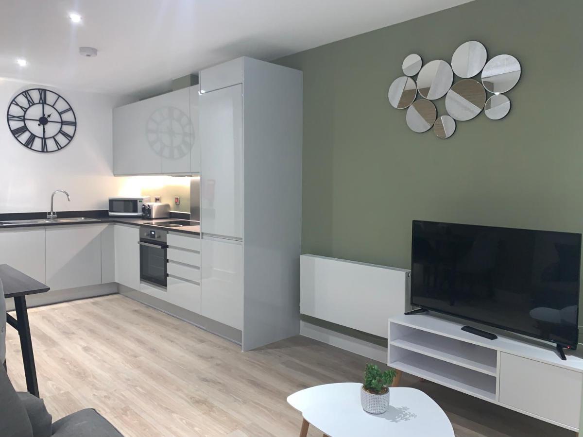 Roomotel - Broadoaks Apartments ソリフル エクステリア 写真