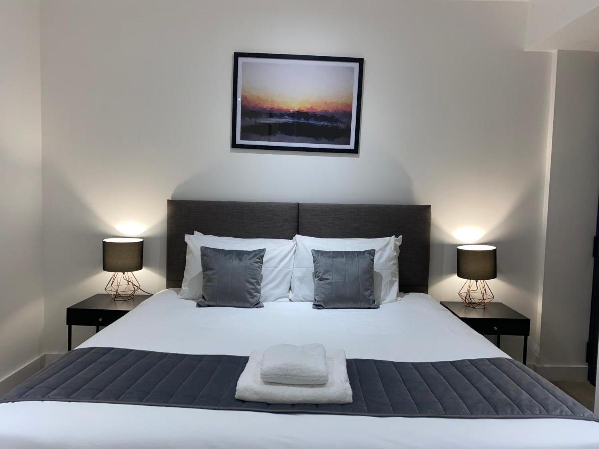 Roomotel - Broadoaks Apartments ソリフル エクステリア 写真