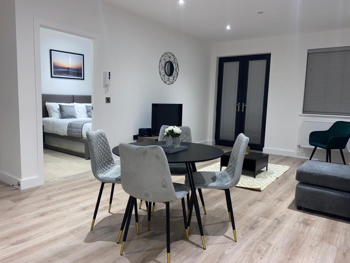 Roomotel - Broadoaks Apartments ソリフル エクステリア 写真