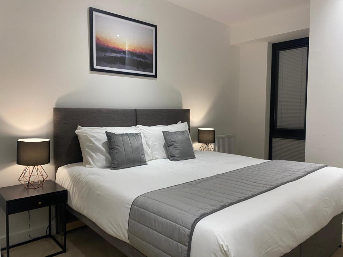 Roomotel - Broadoaks Apartments ソリフル エクステリア 写真