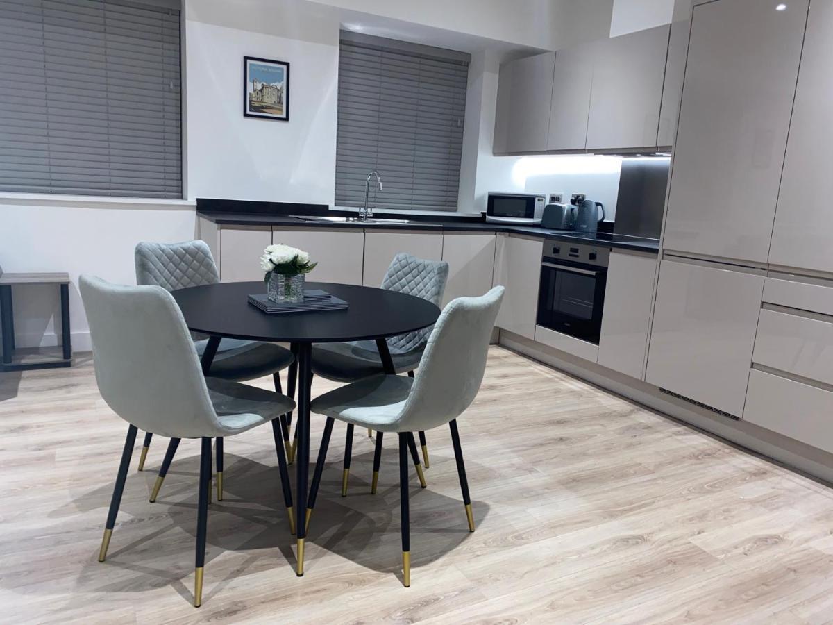 Roomotel - Broadoaks Apartments ソリフル エクステリア 写真