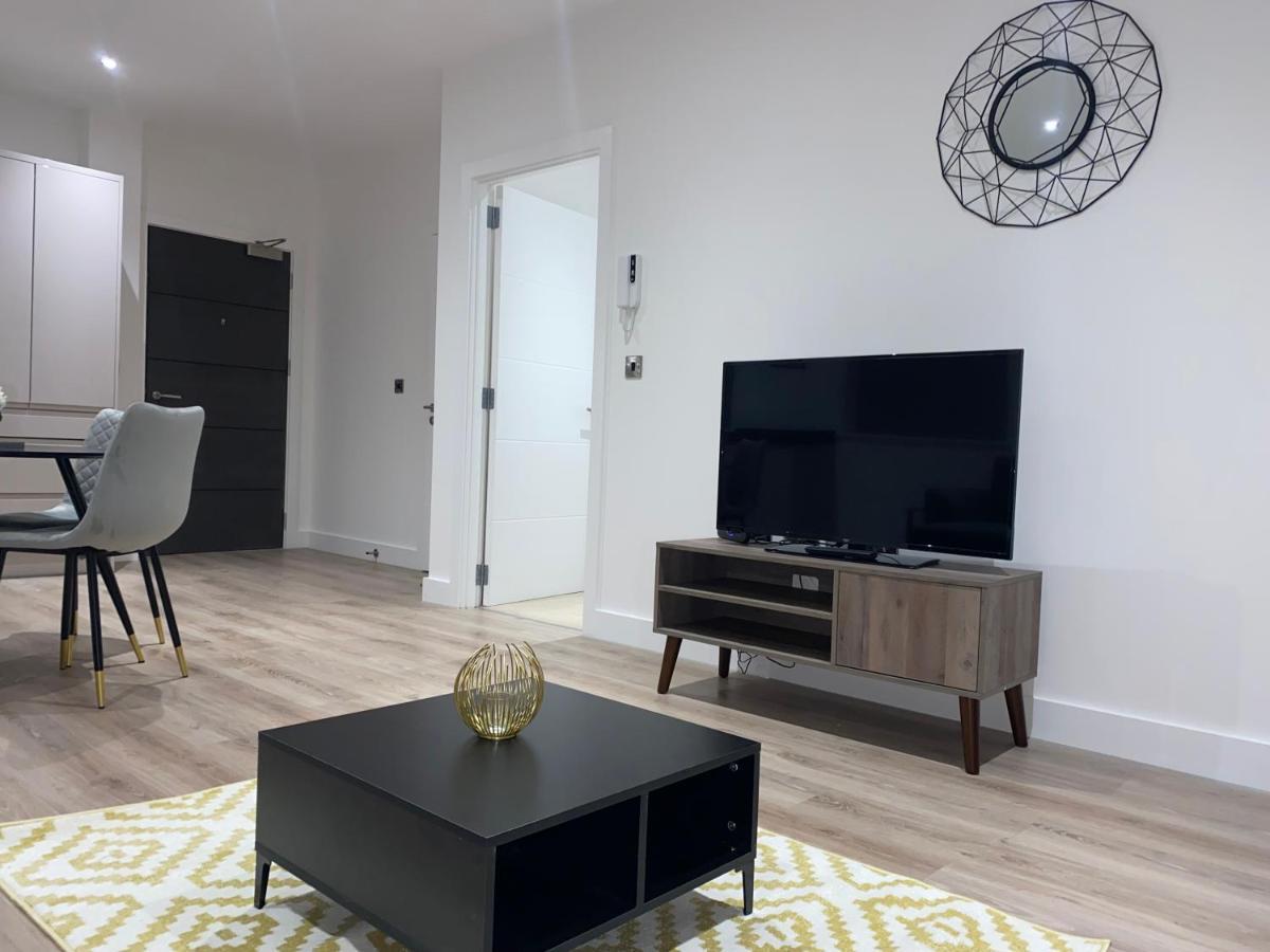 Roomotel - Broadoaks Apartments ソリフル エクステリア 写真