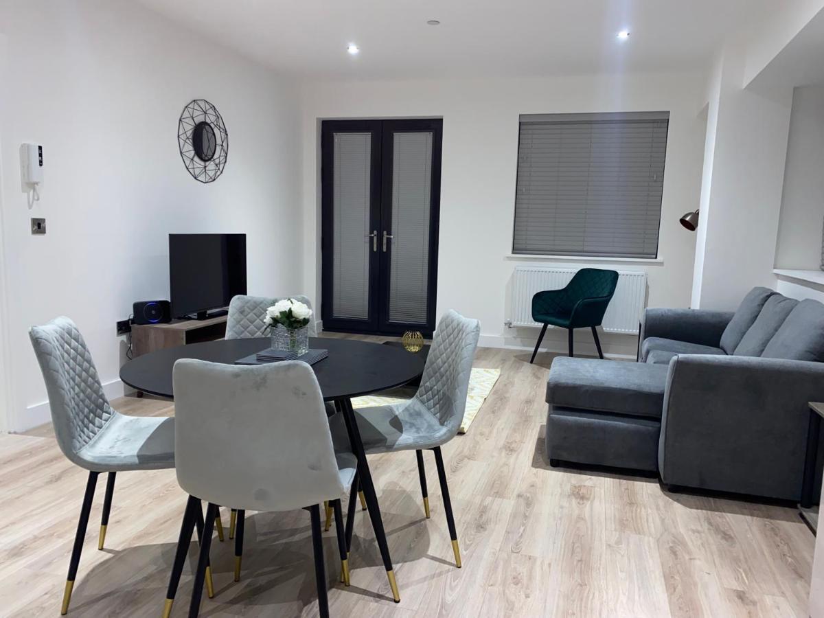 Roomotel - Broadoaks Apartments ソリフル エクステリア 写真