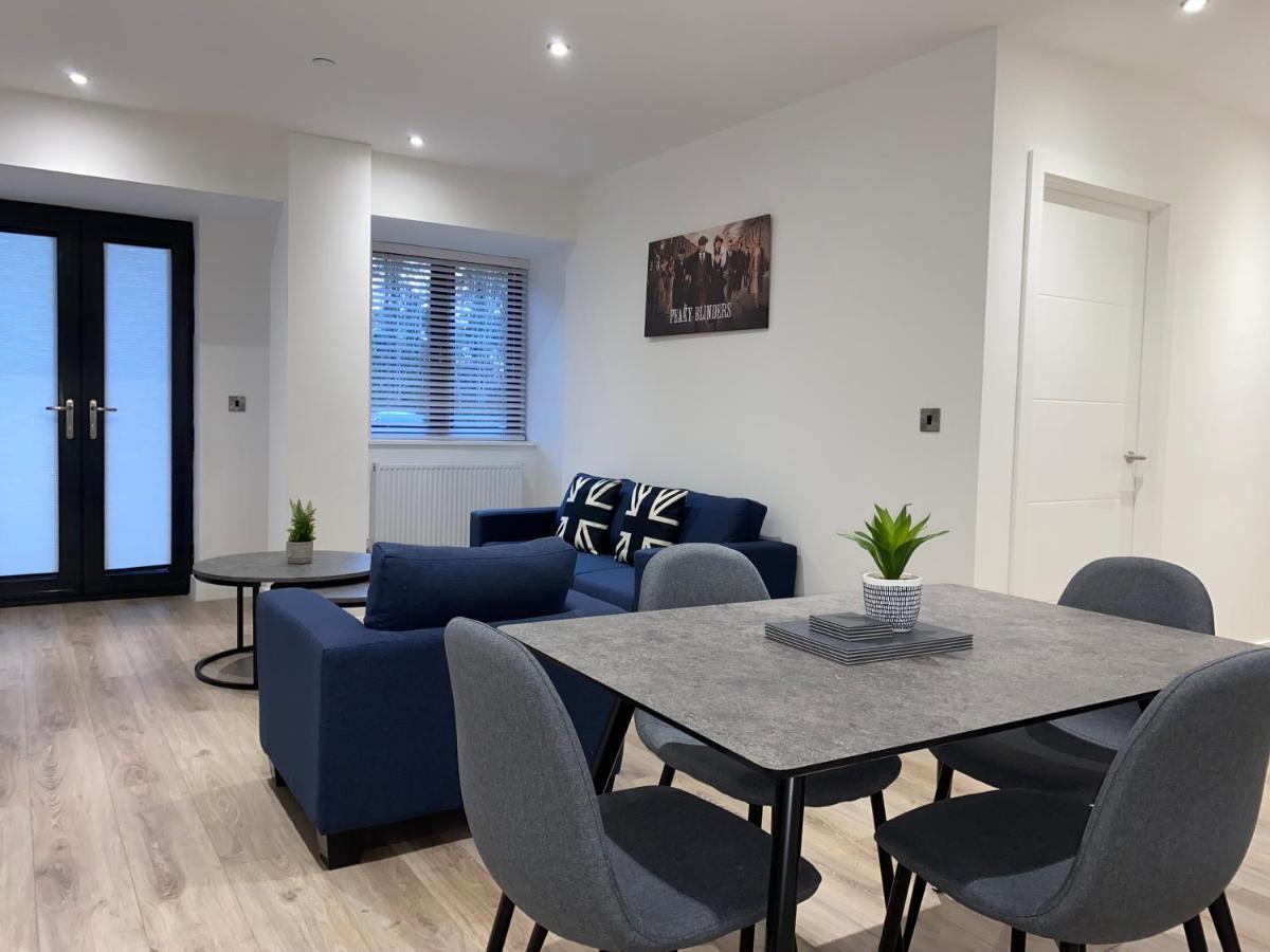Roomotel - Broadoaks Apartments ソリフル エクステリア 写真