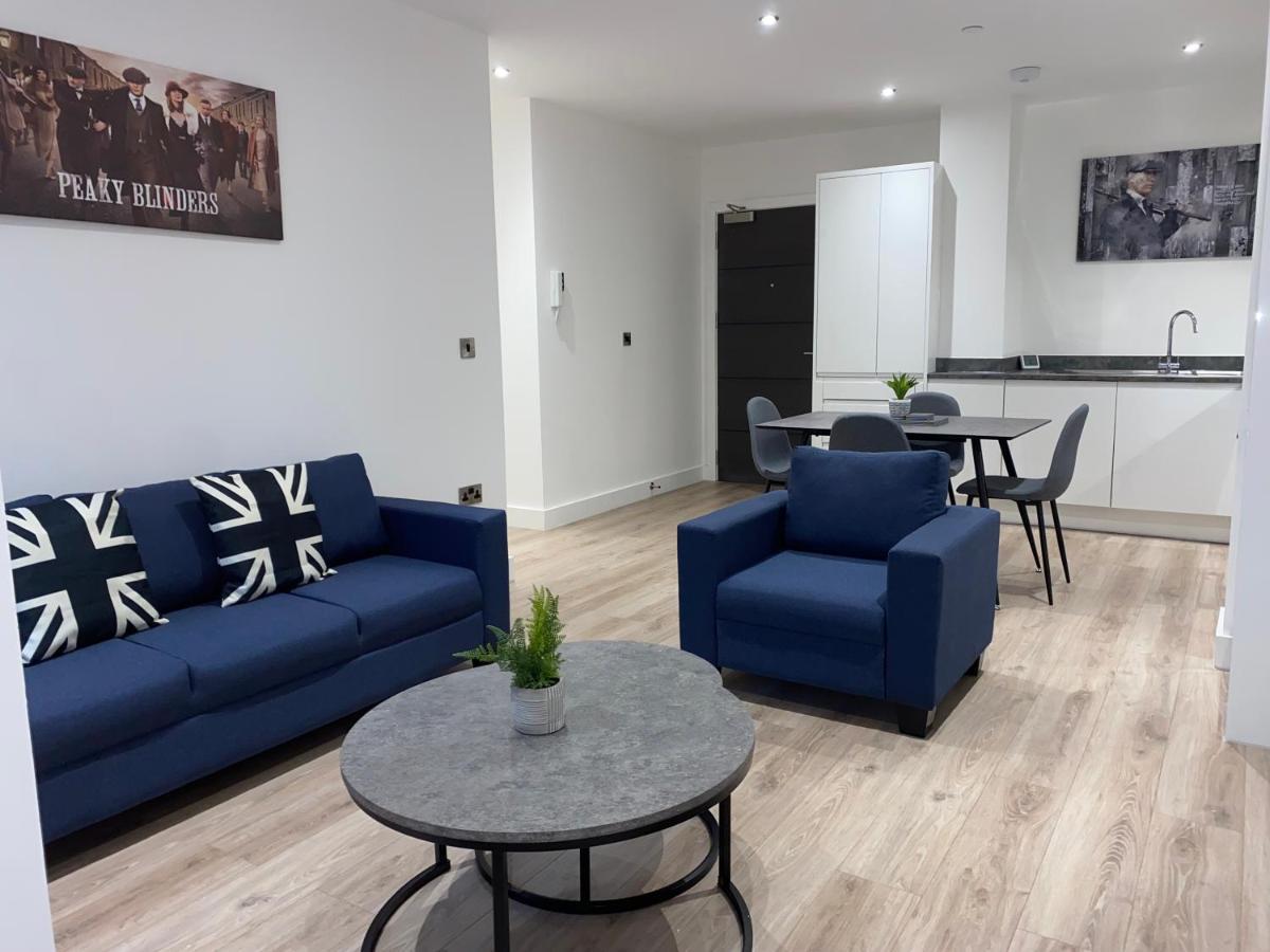Roomotel - Broadoaks Apartments ソリフル エクステリア 写真
