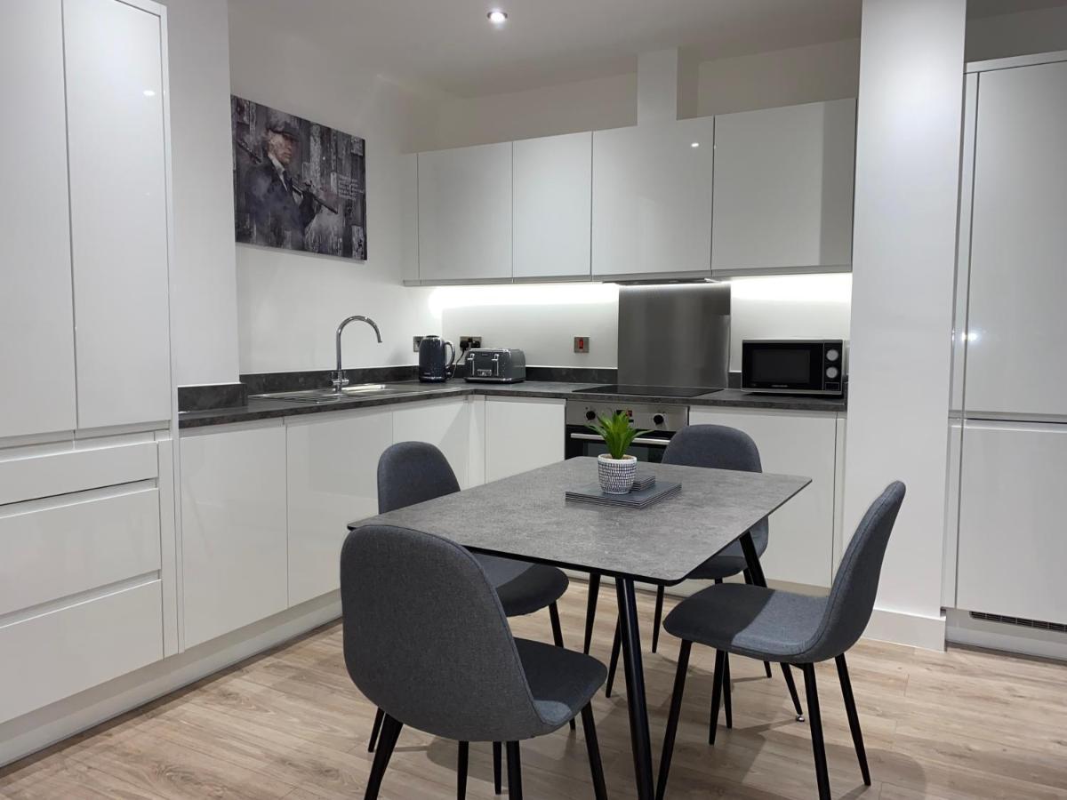 Roomotel - Broadoaks Apartments ソリフル エクステリア 写真