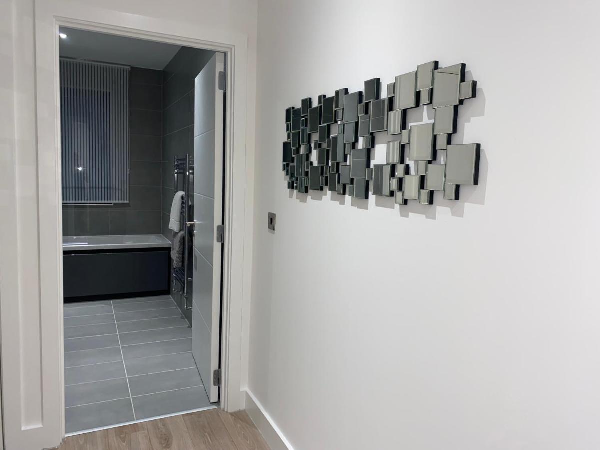 Roomotel - Broadoaks Apartments ソリフル エクステリア 写真
