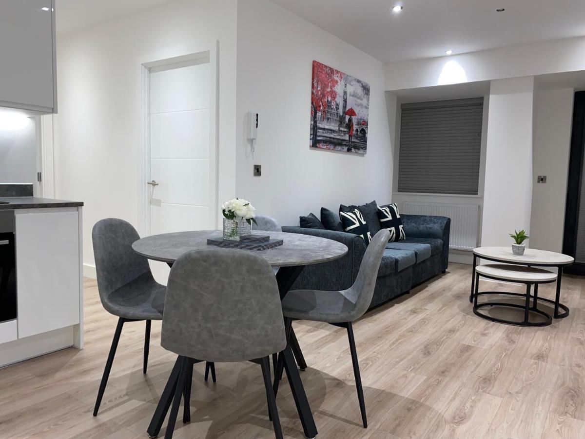 Roomotel - Broadoaks Apartments ソリフル エクステリア 写真
