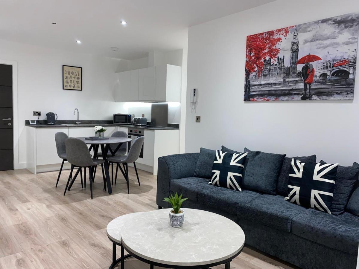 Roomotel - Broadoaks Apartments ソリフル エクステリア 写真
