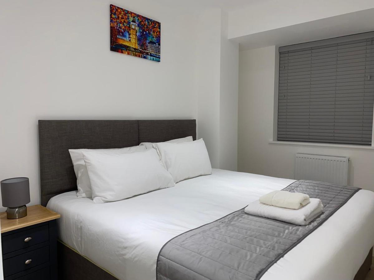 Roomotel - Broadoaks Apartments ソリフル エクステリア 写真
