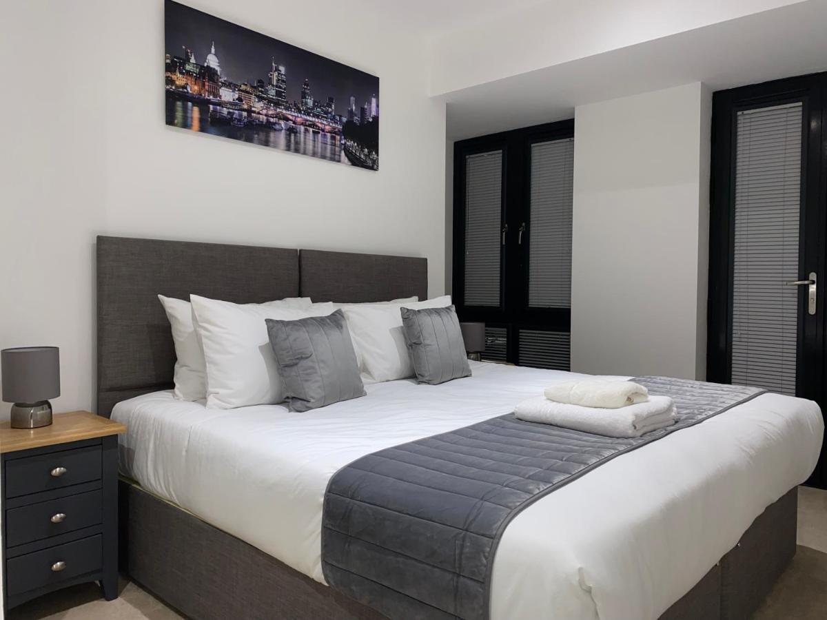 Roomotel - Broadoaks Apartments ソリフル エクステリア 写真
