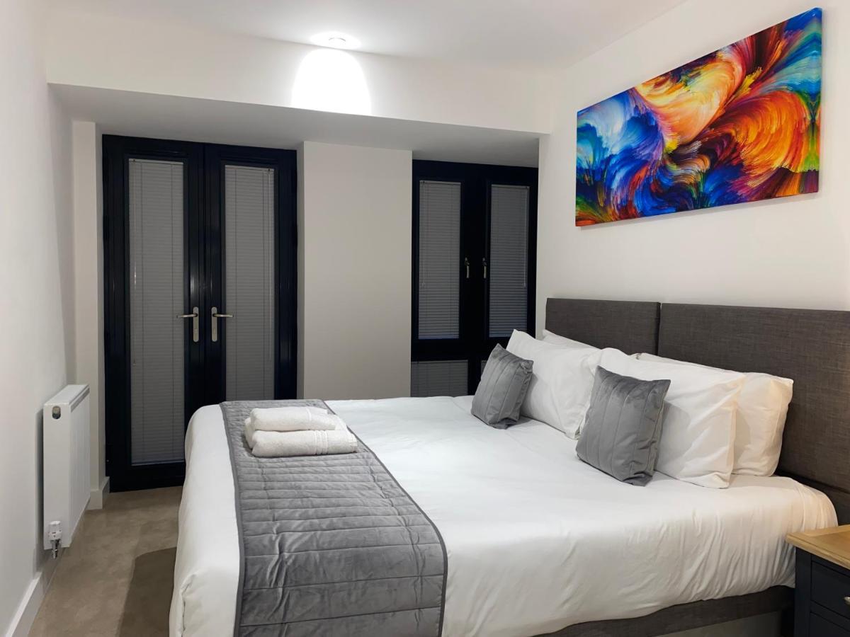 Roomotel - Broadoaks Apartments ソリフル エクステリア 写真