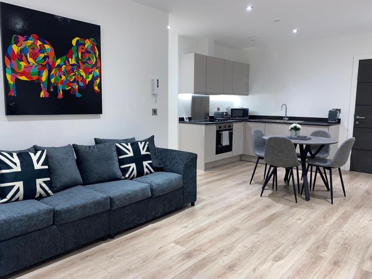 Roomotel - Broadoaks Apartments ソリフル エクステリア 写真