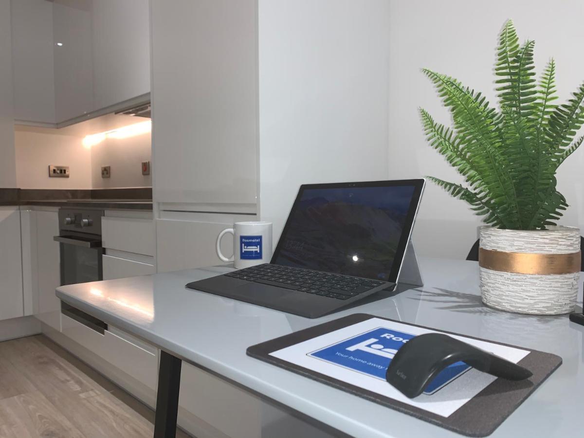 Roomotel - Broadoaks Apartments ソリフル エクステリア 写真