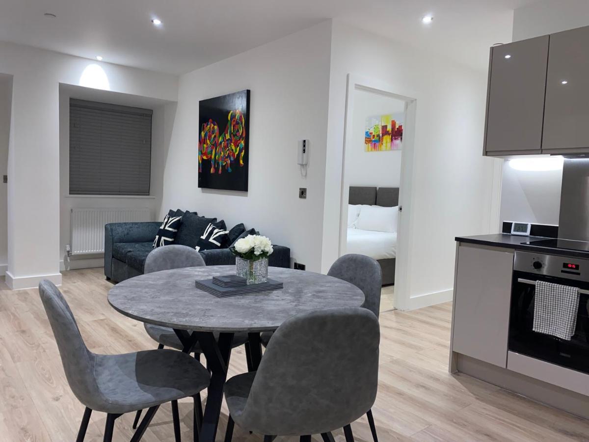 Roomotel - Broadoaks Apartments ソリフル エクステリア 写真