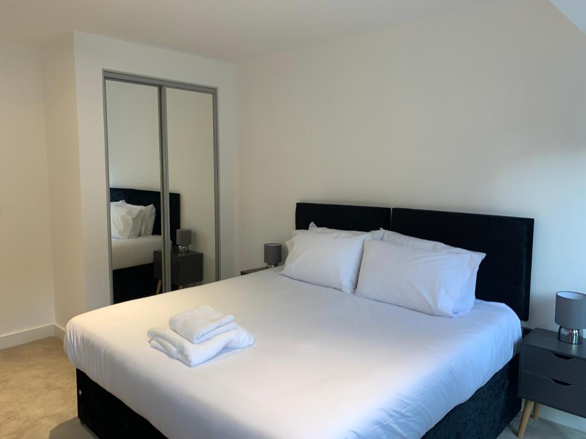 Roomotel - Broadoaks Apartments ソリフル エクステリア 写真