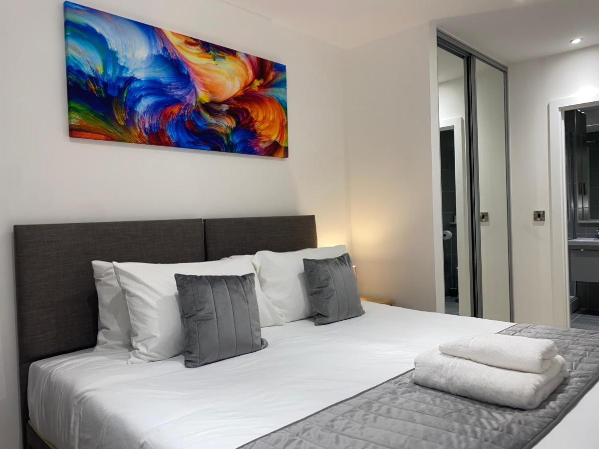 Roomotel - Broadoaks Apartments ソリフル エクステリア 写真