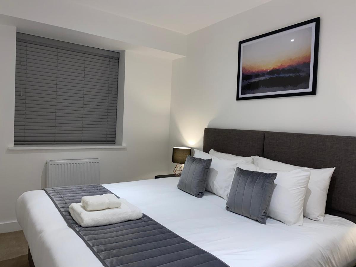 Roomotel - Broadoaks Apartments ソリフル エクステリア 写真