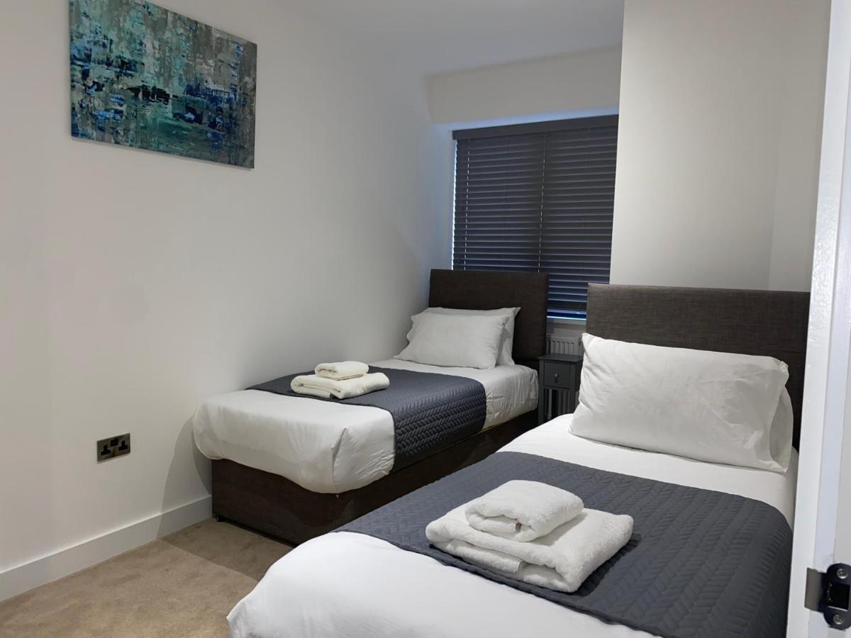 Roomotel - Broadoaks Apartments ソリフル エクステリア 写真